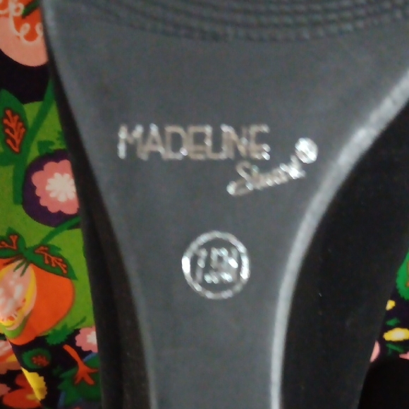 Madeline Stuart Black Wedges with Beaded Bow - Picture 3 of 12